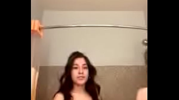 Hot group of girls teasing on the toilet - PORNHUBGIFT.COM 
