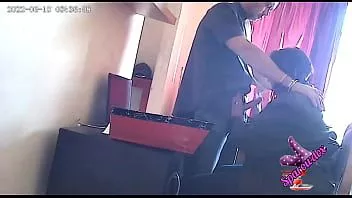 Reproduzir Câmera espiã: secretária pega chupando o pau do Sr.
