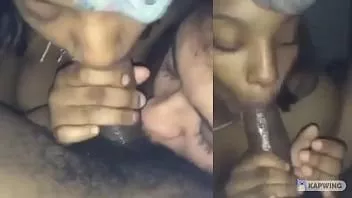 Reproduzir Shandela mcknight chupando e engolindo pau com a amiga stephanies