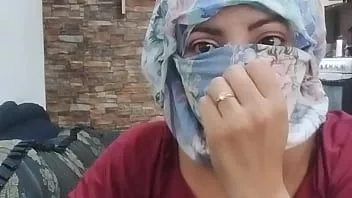 Putar Ibu arab asli dengan payudara besar masturbasi vagina berair krim untuk orgasme sementara suami di kamar lain di cam