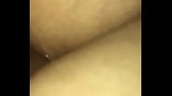 Reproduzir Cutie empurrando minha porra para fora de sua boceta apertada e doce