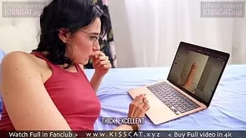 play Kisscat melihat kontol penggemar dan masturbasi dengan dildo dan vibrator / kisscat.xyz