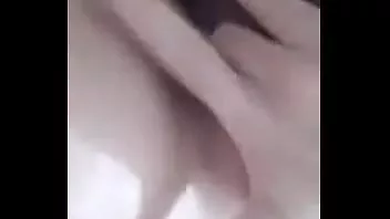 play Fitte Teen masturbiert in der Badewanne auf ameporn