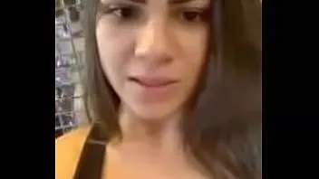 Oynat Hottie gösteren kapalı onu göğüsler üzerinde camwhoreonline