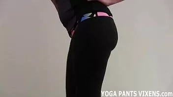 play ये योग पैंट वास्तव में अच्छे और टाइट जॉय हैं