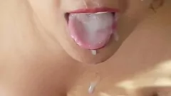 play Britische BBW-Amateur-Sperma-Schluck-Zusammenstellung mit grünen Augen