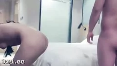 Abspielen Sexy Tanztermin eines asiatischen Pornostars mit einem reichen chinesischen Onkel