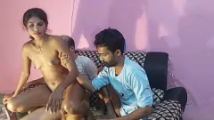 play দেশি ভিলেজ ত্রয়ী: হানিফ এবং মানিকের দ্বারা হট কিশোর সুমোনা চুদে