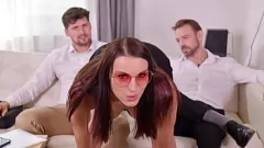 Odtwórz Busty Brunette Victoria Daniels wymaga podwójnej penetracji dla biznesu
