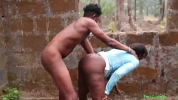 play A village slay queen got fucked by the prince in an uncompleted building